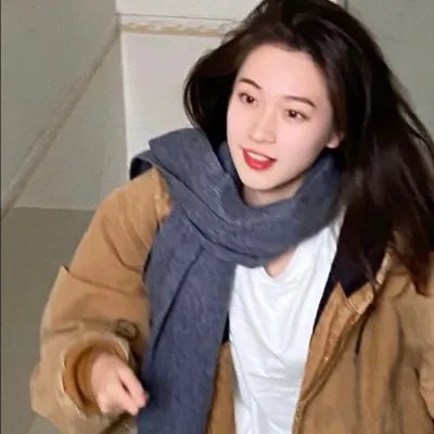 《穿着旗袍的女孩》海报